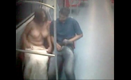 Flagra de sexo de casal fudendo no metro