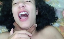 Video porno caseiro novinha branquinha fodendo no pelo